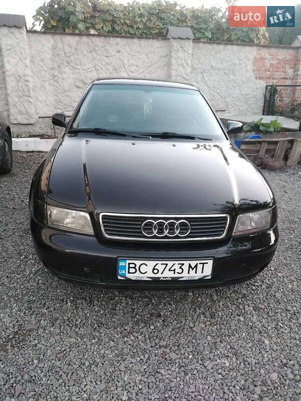 Седан Audi A4 1997 в Львові