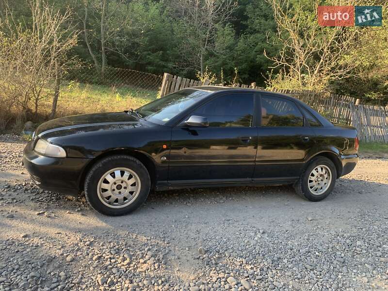 Седан Audi A4 1997 в Хусте