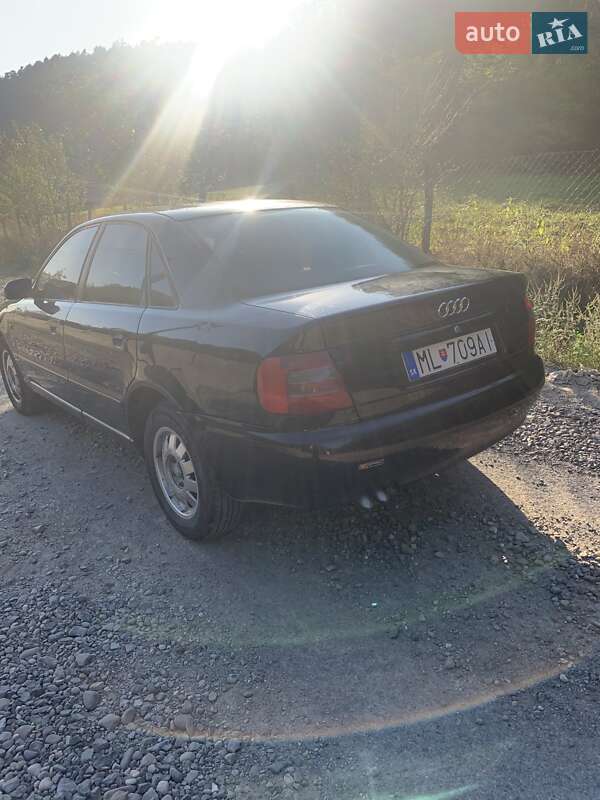 Седан Audi A4 1997 в Хусте