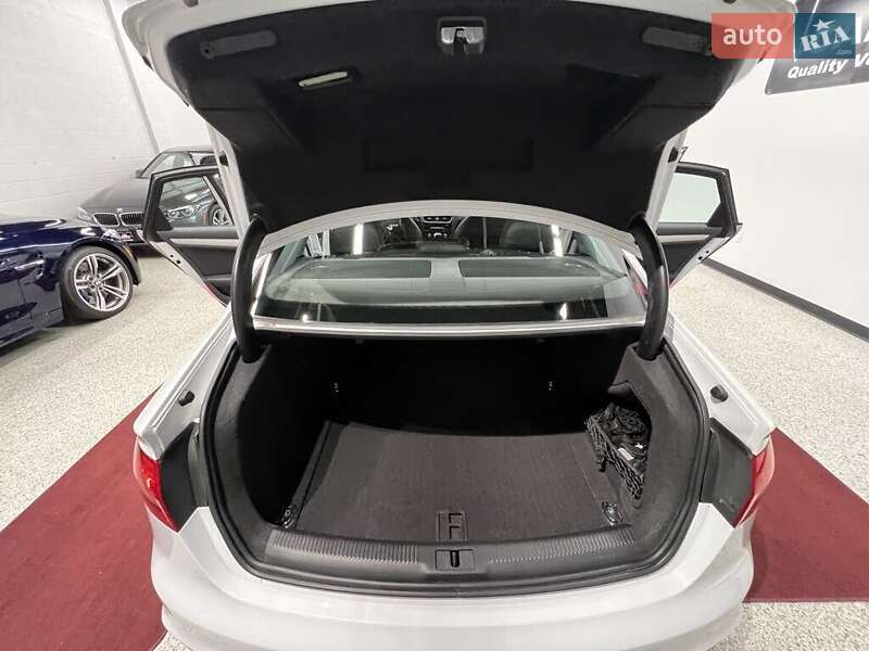 Седан Audi A4 2014 в Львове