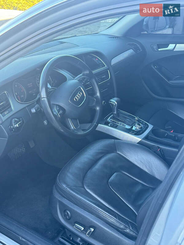 Седан Audi A4 2012 в Виноградові
