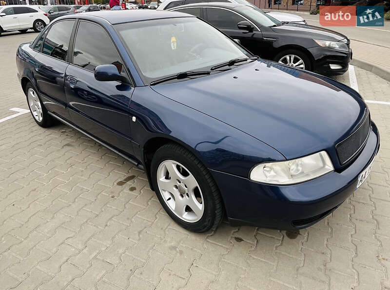 Седан Audi A4 1996 в Киеве
