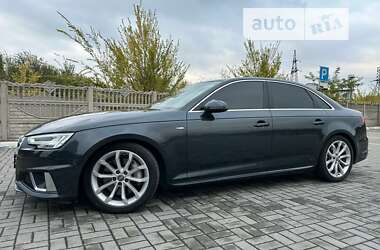 Седан Audi A4 2018 в Днепре