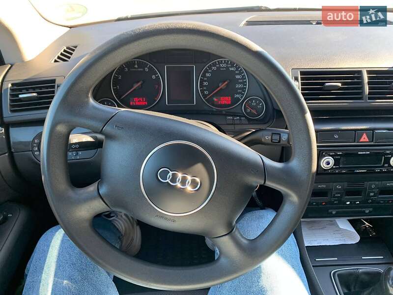 Седан Audi A4 2004 в Коломые