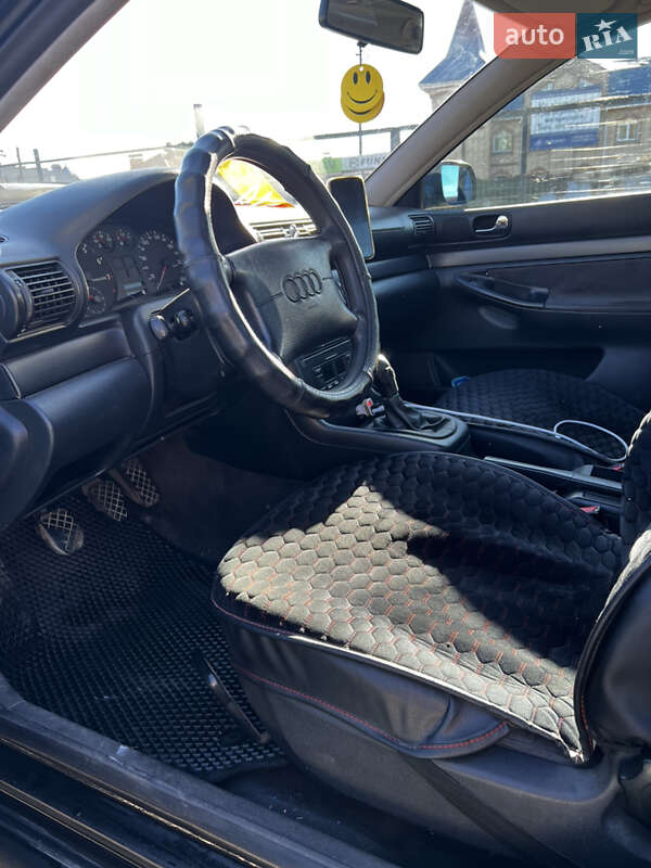 Седан Audi A4 1995 в Києві