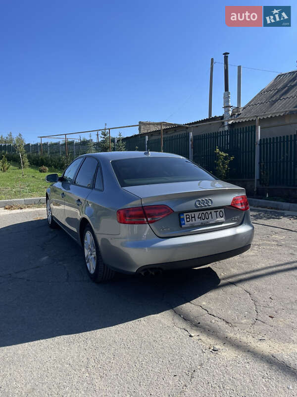 Седан Audi A4 2011 в Великій Михайлівці