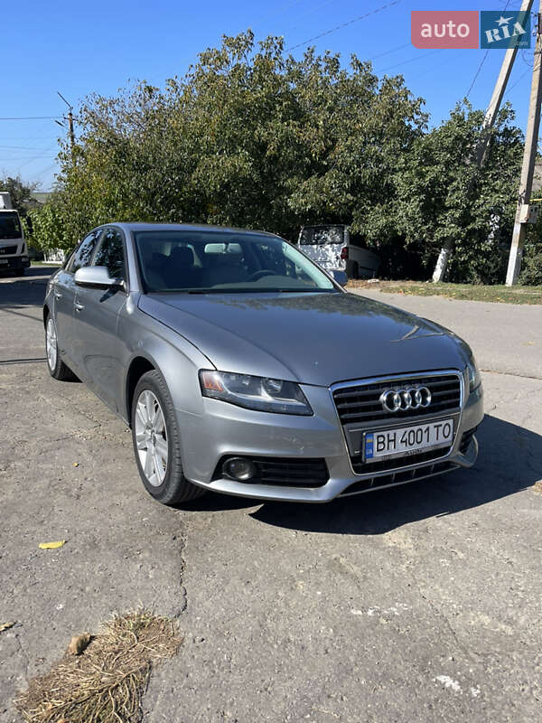 Седан Audi A4 2011 в Великій Михайлівці