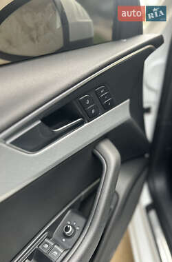 Седан Audi A4 2015 в 