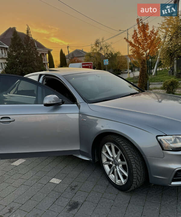 Седан Audi A4 2015 в Ужгороде