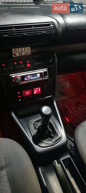 Седан Audi A4 1995 в Киеве