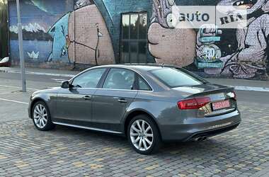 Седан Audi A4 2014 в Луцке