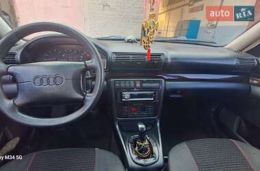 Седан Audi A4 1995 в Ивано-Франковске