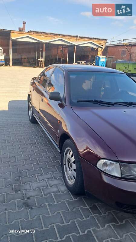 Седан Audi A4 1995 в Ивано-Франковске