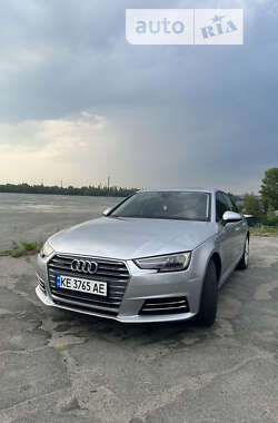 Седан Audi A4 2015 в Днепре