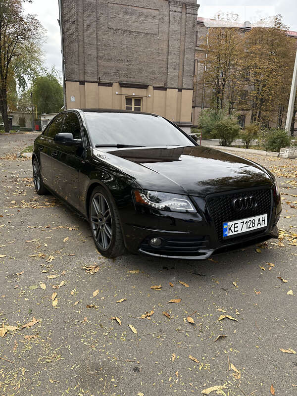 Седан Audi A4 2010 в Днепре