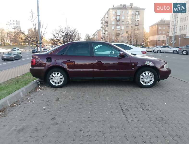 Седан Audi A4 1997 в Києві