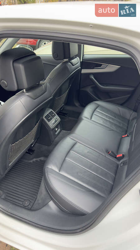 Седан Audi A4 2017 в Киеве