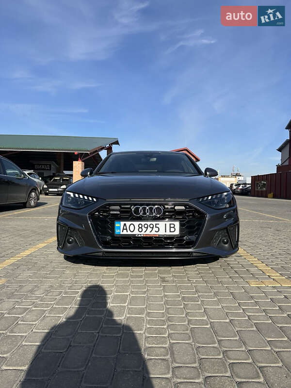 Седан Audi A4 2020 в 