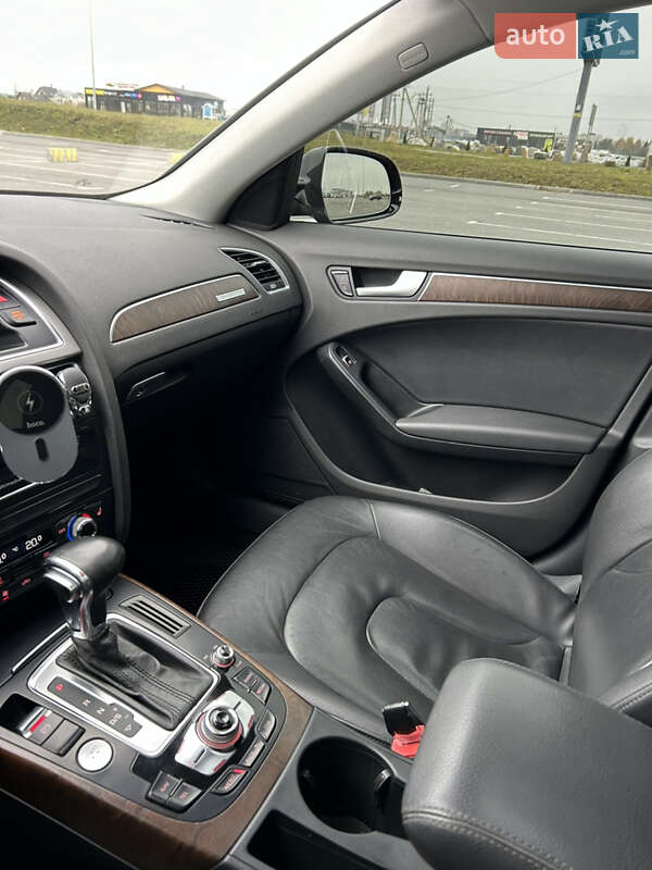 Седан Audi A4 2013 в Львове