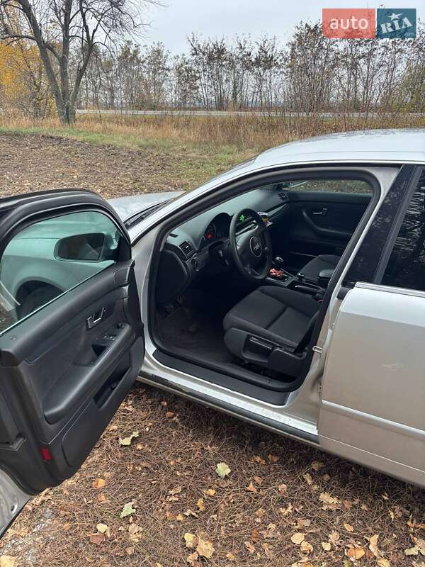 Седан Audi A4 2004 в Смілі