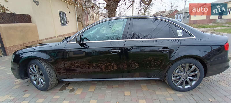 Седан Audi A4 2014 в Березівці