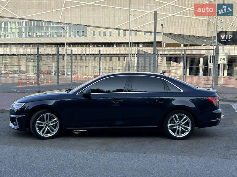 Седан Audi A4 2016 в Львові