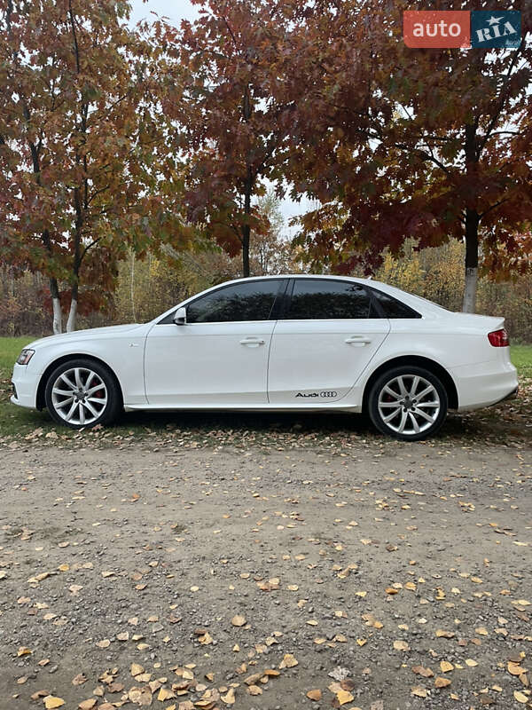 Седан Audi A4 2014 в Мукачево
