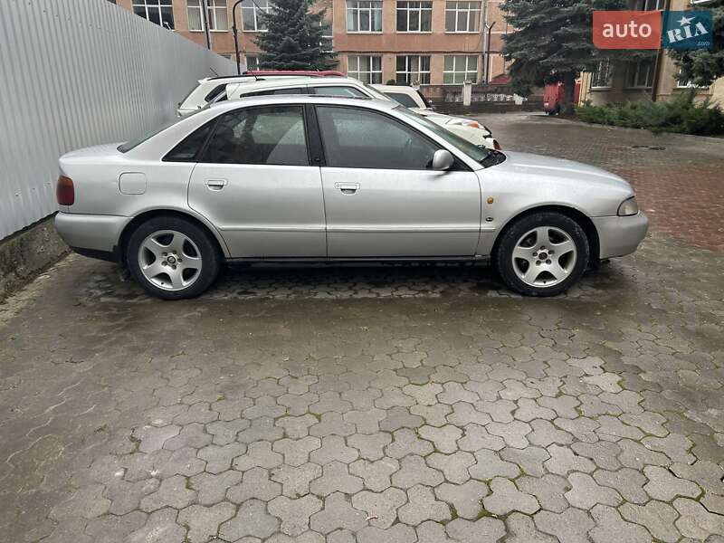 Седан Audi A4 1995 в Ивано-Франковске