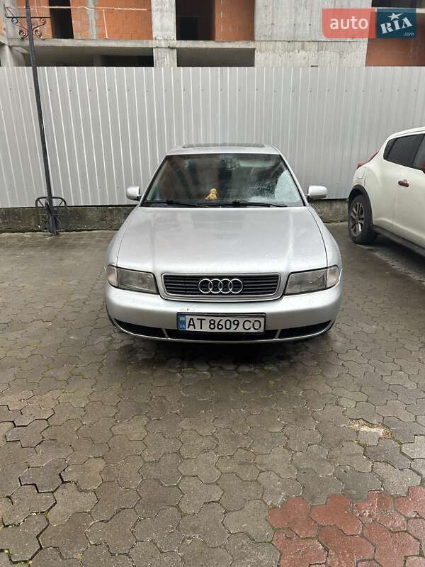 Седан Audi A4 1995 в Ивано-Франковске