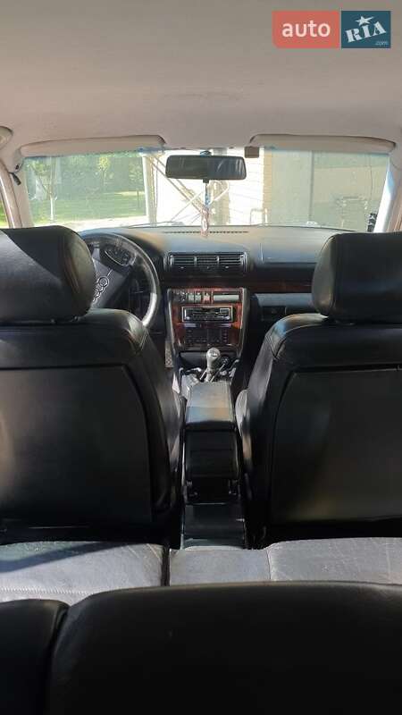 Универсал Audi A4 1997 в Золочеве