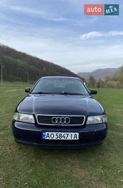 Седан Audi A4 1996 в Сваляві