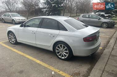 Седан Audi A4 2013 в Ужгороді