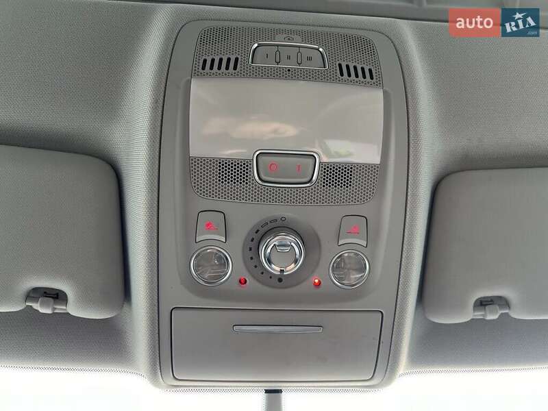 Седан Audi A4 2014 в Львове