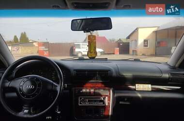 Седан Audi A4 1996 в Острозі