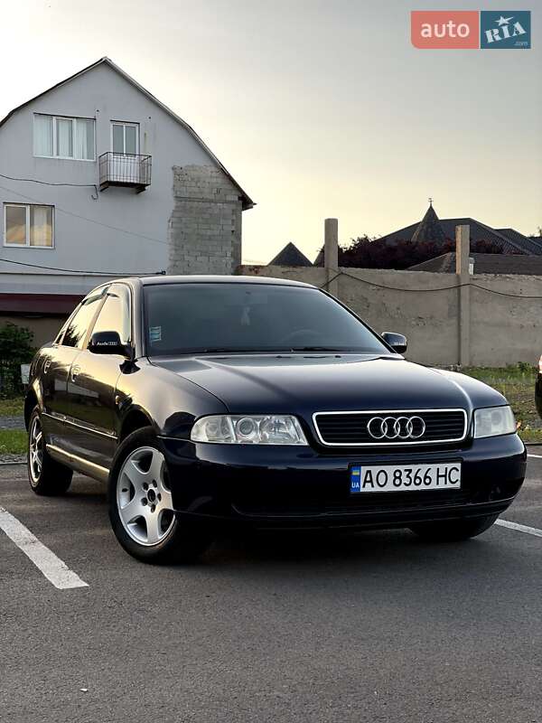 Седан Audi A4 1998 в Мукачевому