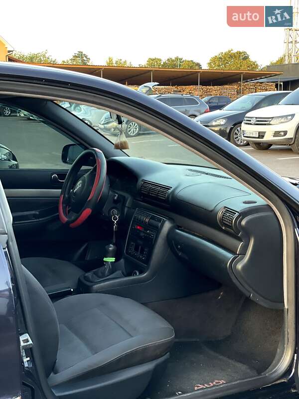 Седан Audi A4 1998 в Мукачевому