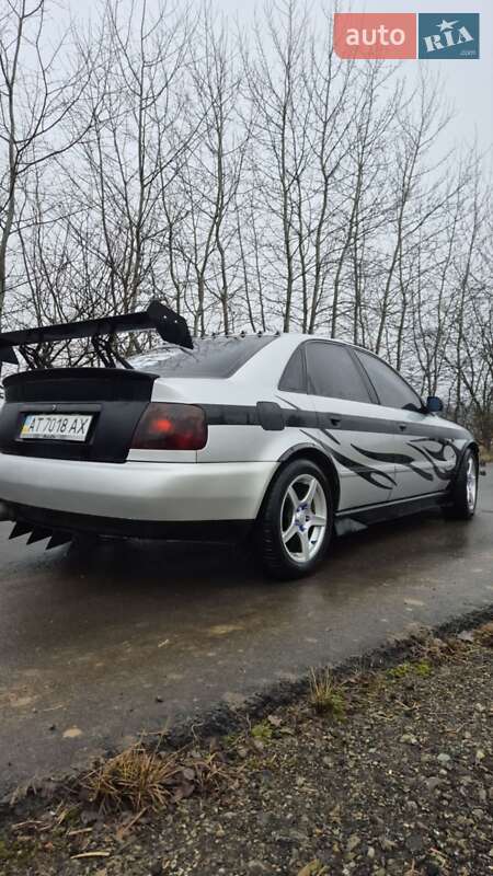 Седан Audi A4 1995 в Богородчанах