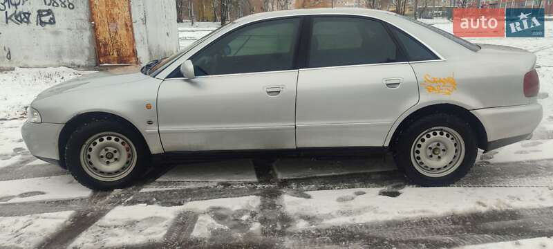 Седан Audi A4 1998 в Харькове