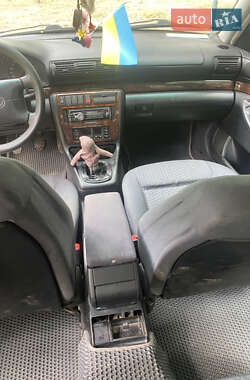 Седан Audi A4 1996 в Горишних Плавнях