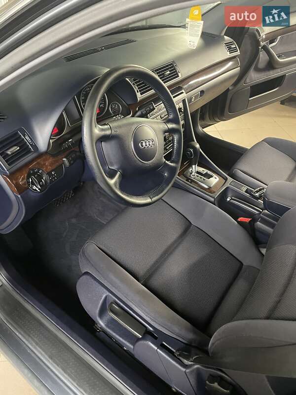 Седан Audi A4 2001 в Золочеве