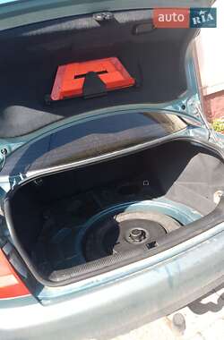 Седан Audi A4 2000 в 