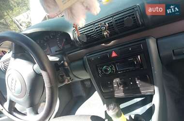 Седан Audi A4 2000 в 