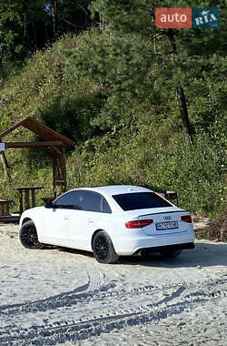 Седан Audi A4 2013 в Львові