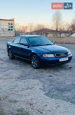 Седан Audi A4 1996 в Кам'янському