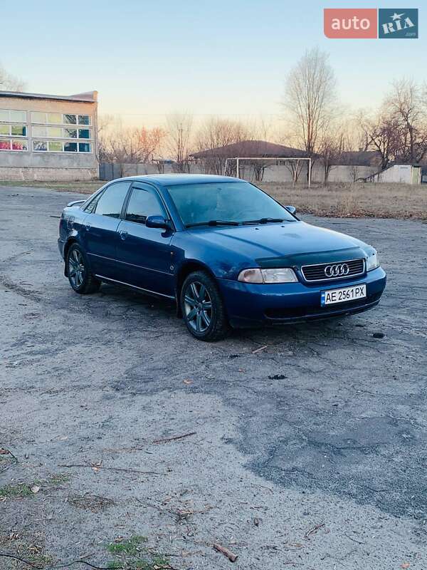 Седан Audi A4 1996 в Кам'янському