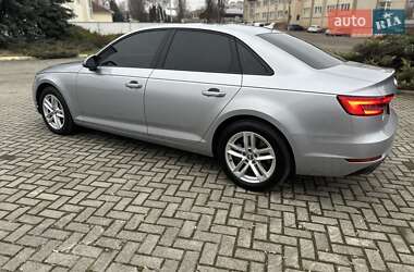 Седан Audi A4 2017 в Ровно