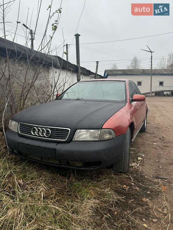 Седан Audi A4 1995 в Коростене