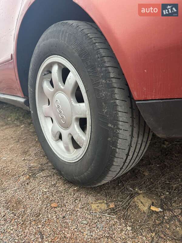 Седан Audi A4 1995 в Коростене