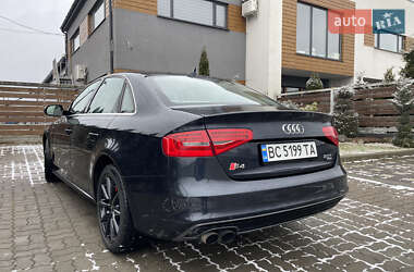 Седан Audi A4 2013 в Стрию