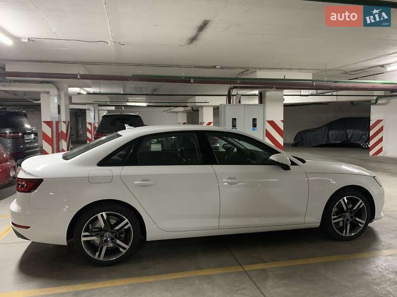 Седан Audi A4 2017 в Киеве